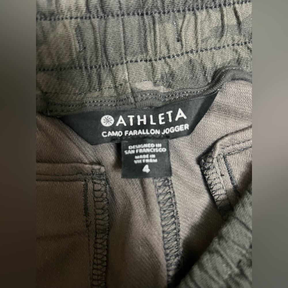 Athleta Farallon Camo Jogger Pants Size 4 - Picture 6 of 9